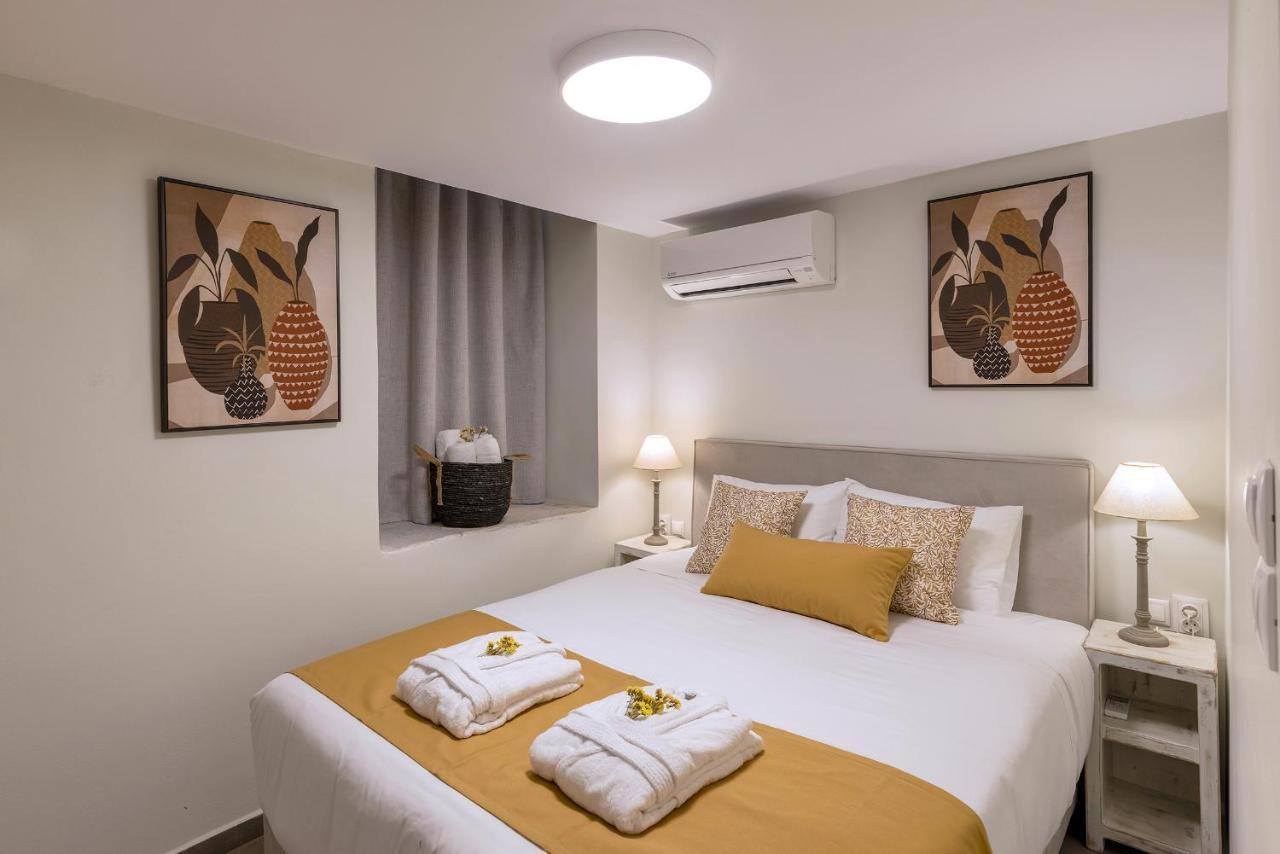 Grammata Suites Ermoupoli Bagian luar foto